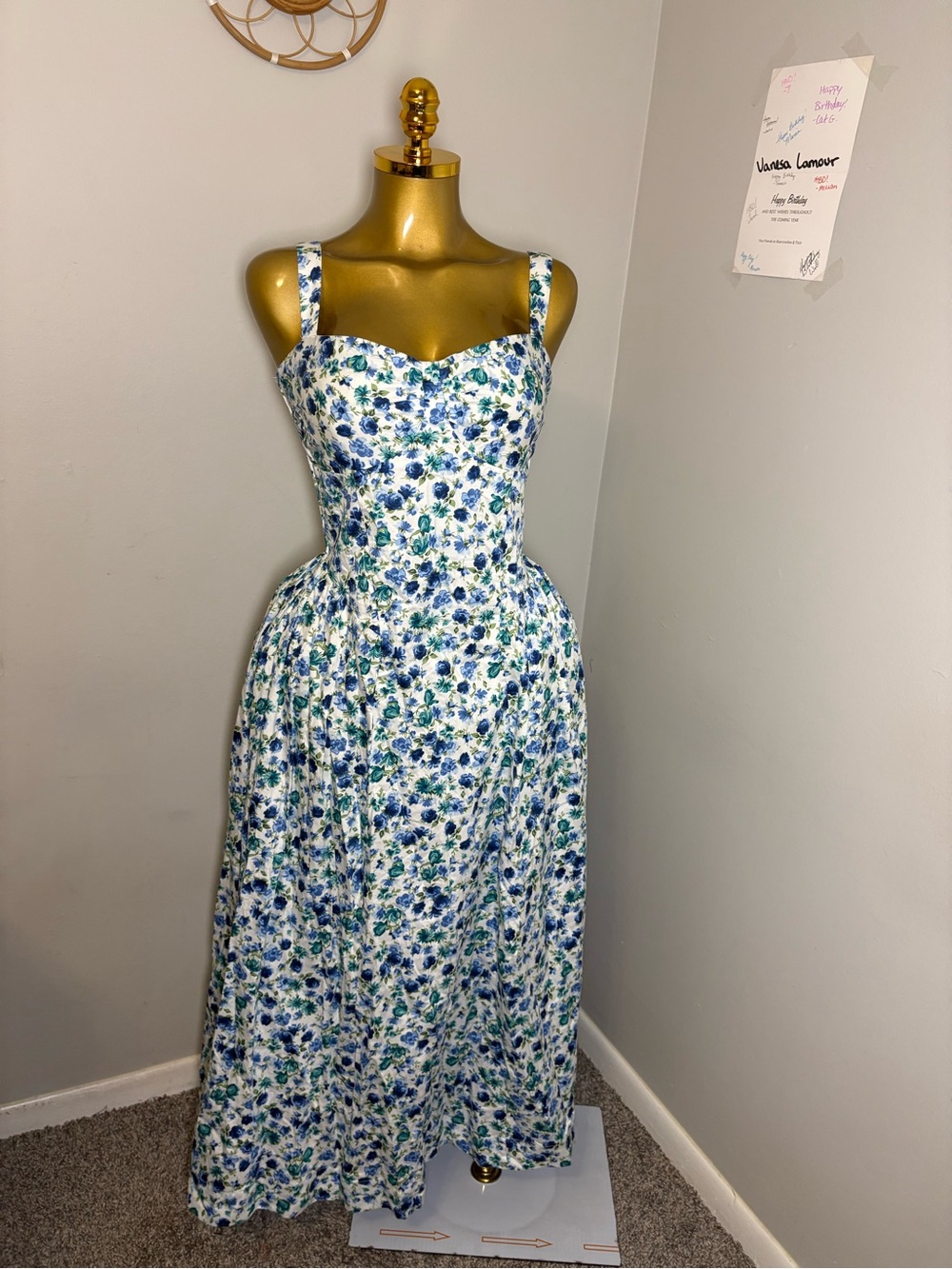100% Cotton
Bra-Free Dipped-Waist Maxi Dress - Picture 3 of 5